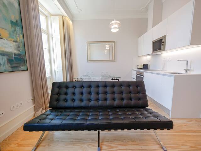 Augusta 231-4D-City Center Apt- Balcony & Elevator gallery image 5