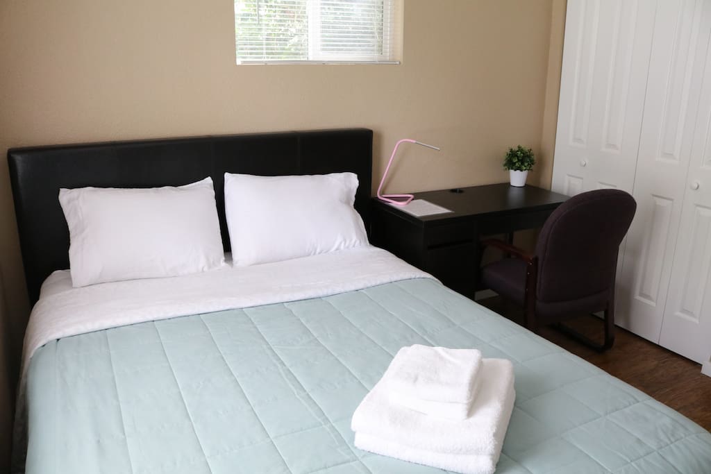 queen size bed.