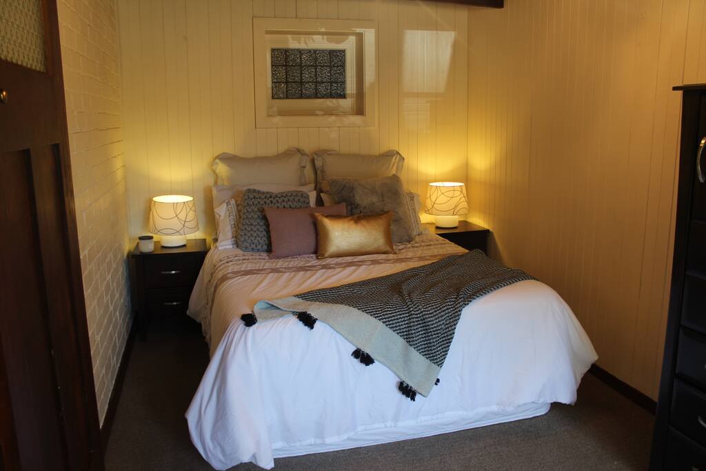 Queen size bedroom