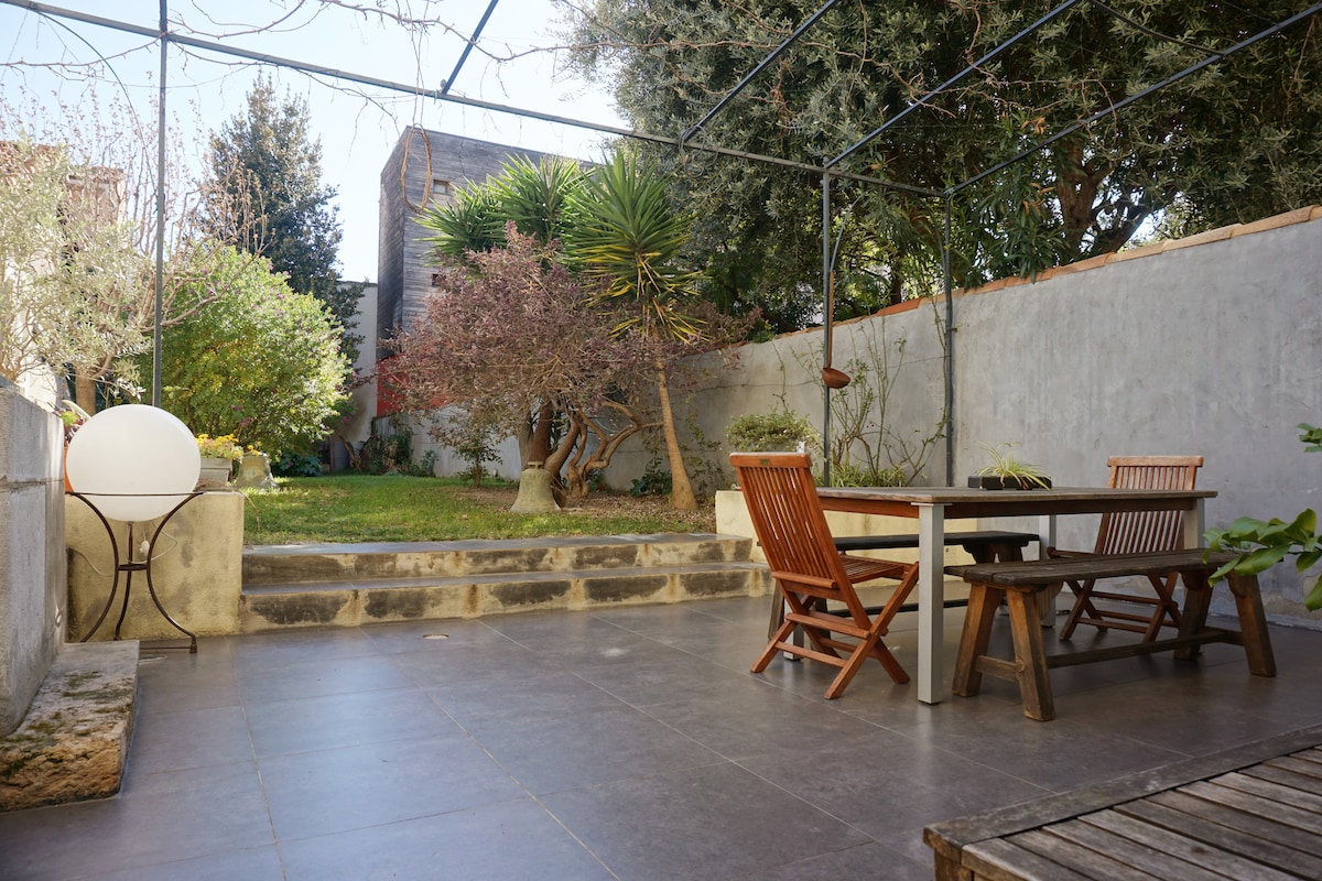 Top Airbnb: Townhouse with Garden in Downtown a Marseille 5e Arrondissement