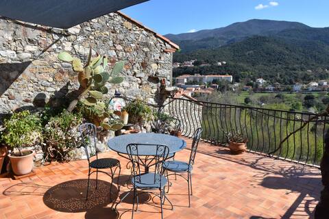 Lovely stone house - spacious terrace