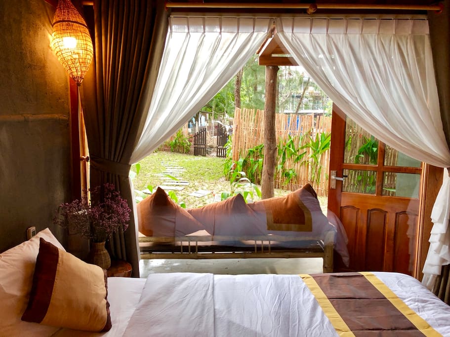 PhÃ²ng ngá»§ nhÃ¬n ra khu vÆ°á»n