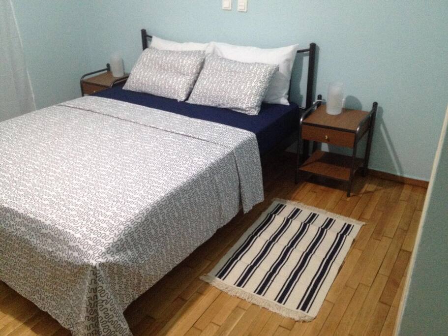 150cmx200cm bed.