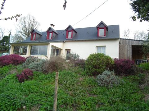 House/rooms 24 hours from Le Mans