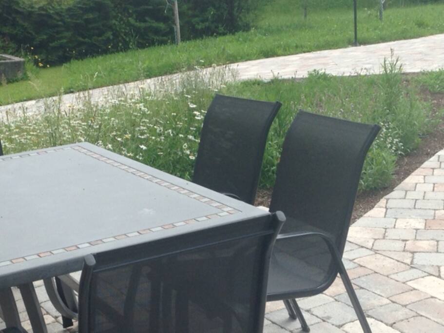 Das Haus ist sehr besonnt, der Sitzplatz lädt zum verweilen ein.