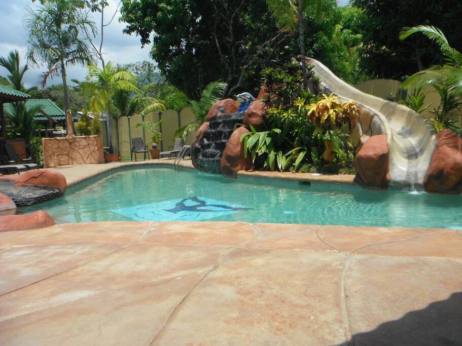 Piscina para adultos y niños