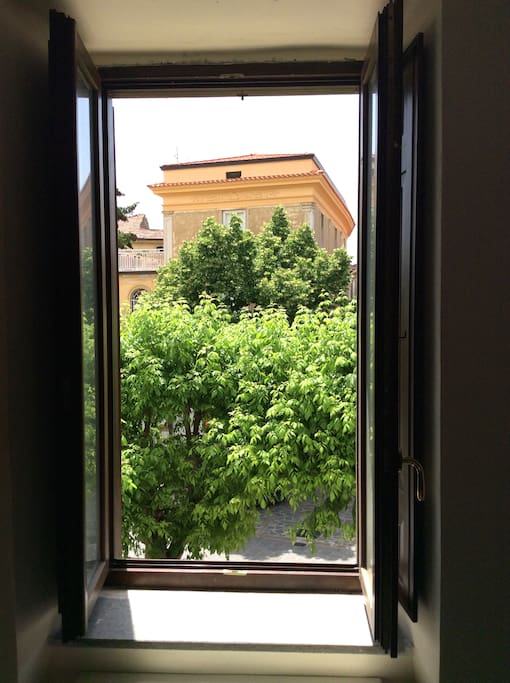 Fuori alla finestra: villa ottocentesca