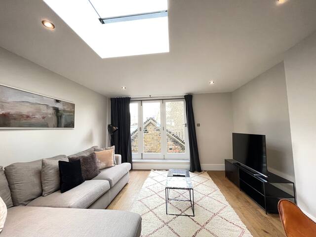 Covent Garden,2bed,2bath/AC-Big gallery image 2