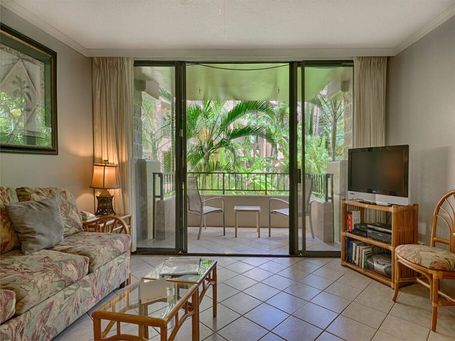 paki_maui_211_1gv_livingarea_3.jpg