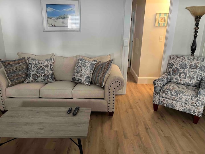 Cozy Cottage Steps From Hampton Strip With Parking - Hampton Beach, NH