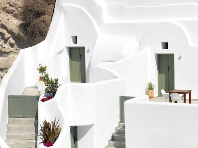 Hyposkafa Cave Houses * 4 Plunge Pools * 6 BDR