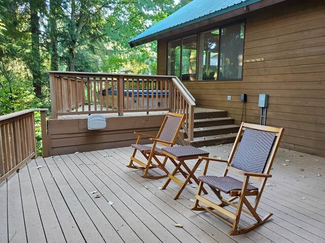 Spacious Cabin with HotTub,Sauna,AC,Loft,King Bed gallery image 5