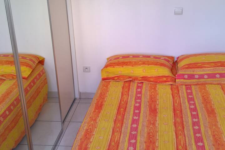 Charmante Maisonnette Des Bords De Marne Houses For Rent In Saint Maur Des Fosses Ile De France France