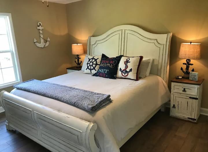 חדר שינה ראשון עם קינג