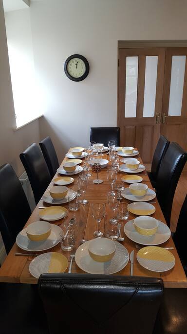 Dining table that's extends and can seat 10 people. Great for entertaining.