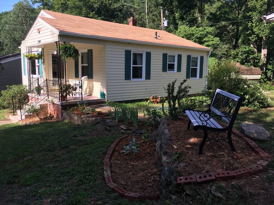 Creekside Mountain Bungalow Dog Friendly Bungalows for Creekside Mountain Bungalow Dog Friendly Bungalows for