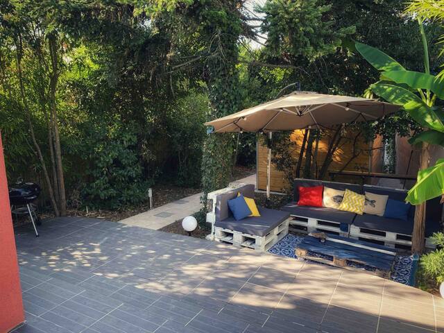 Bordeaux / Maison de ville avec grand jardin gallery image 3