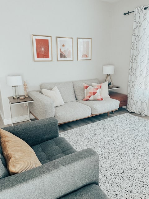 Spacious 2BR Townhome w/ King bed & master suite.