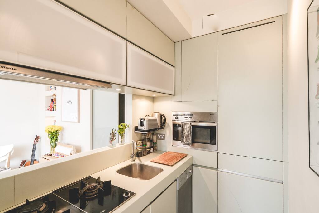 Everything you need to cook a delicious meal and enjoy it on the balcony