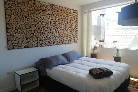 THE WOOD ROOM  -PERFECT  INTERNET