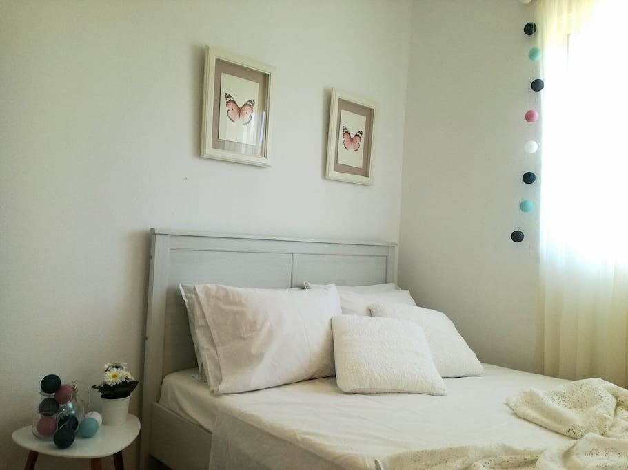 bedroom upstairs,double bed (1.40m)