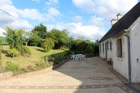 Single-story country house.