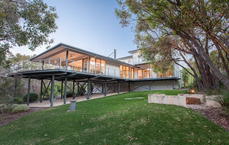 Deck House I Private Properties