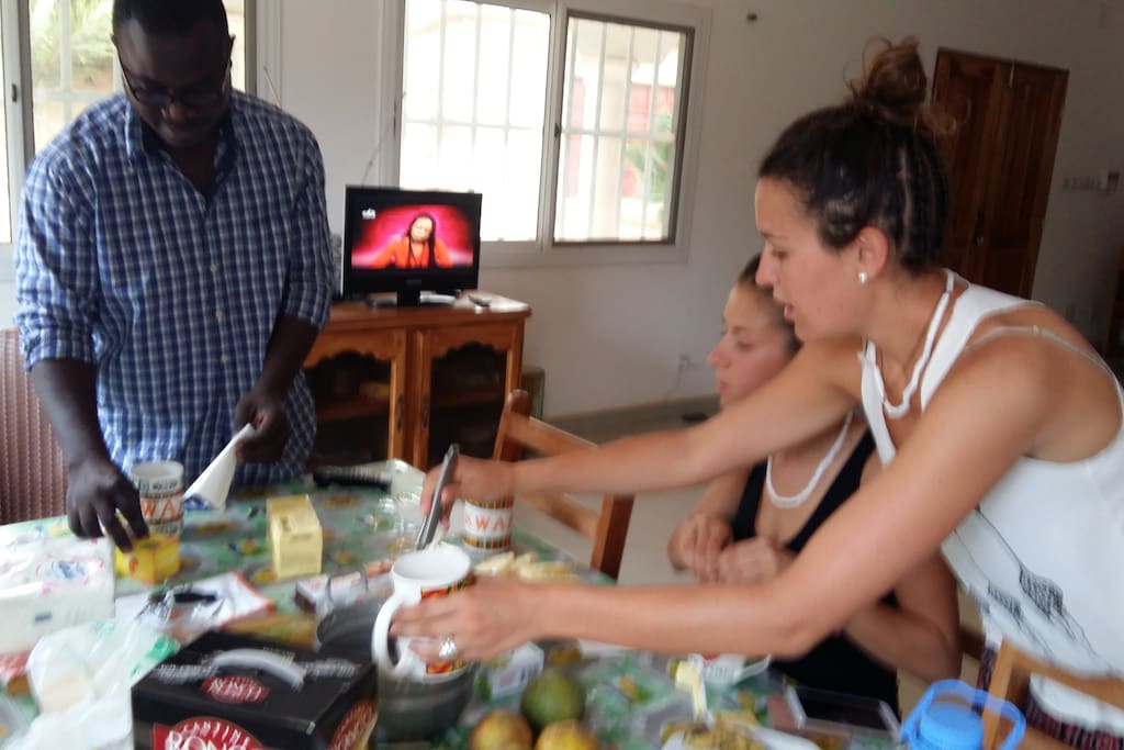 le salon de 35m2 avec une grande cuisine pour au moins 50personne
