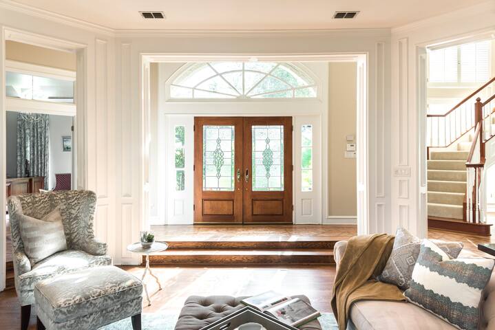 Enjoy the Scenery from Palatial Estate House gallery image 2