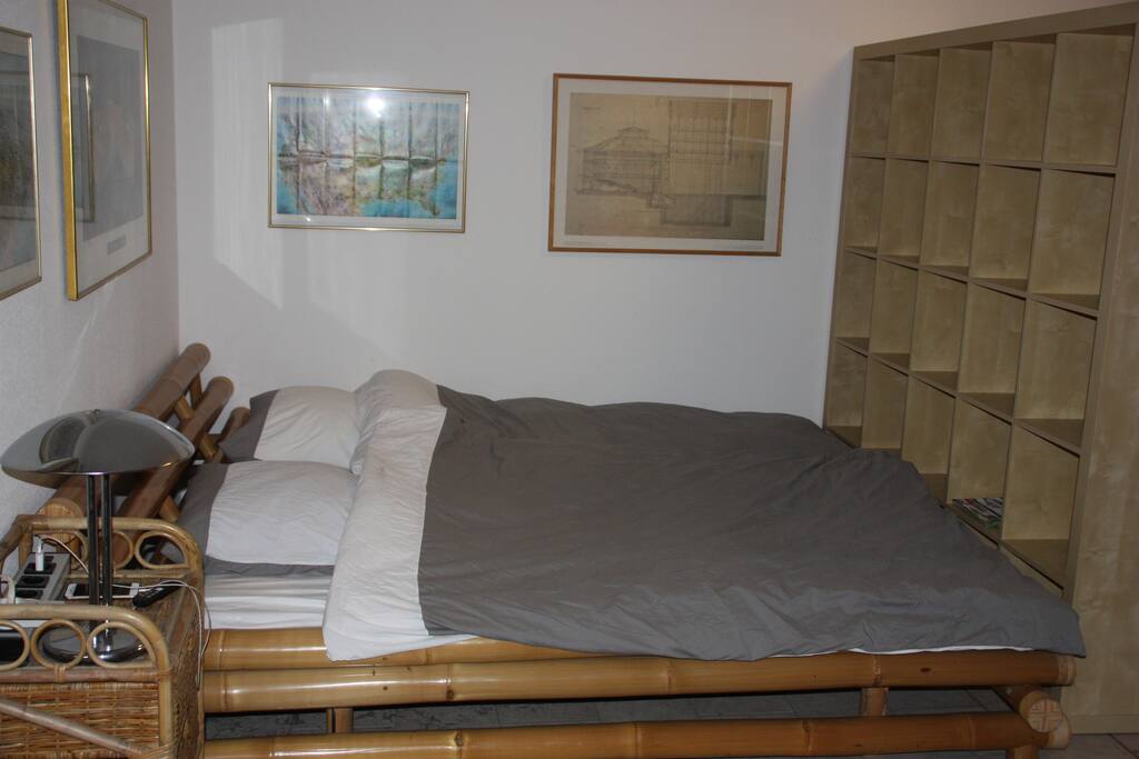 gemütliches, großes Rattanbett für 2 Personen.