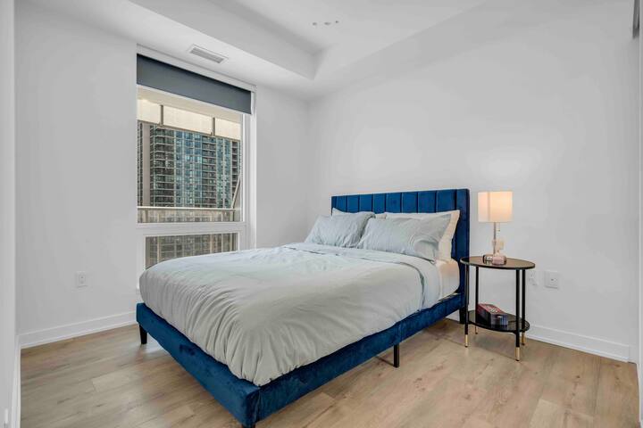 New, Luxurious Stunning Views Harbour front gallery image 4