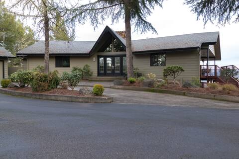 OREGON HILLTOP RETREAT