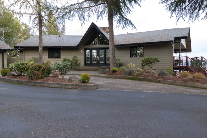 OREGON HILLTOP RETREAT