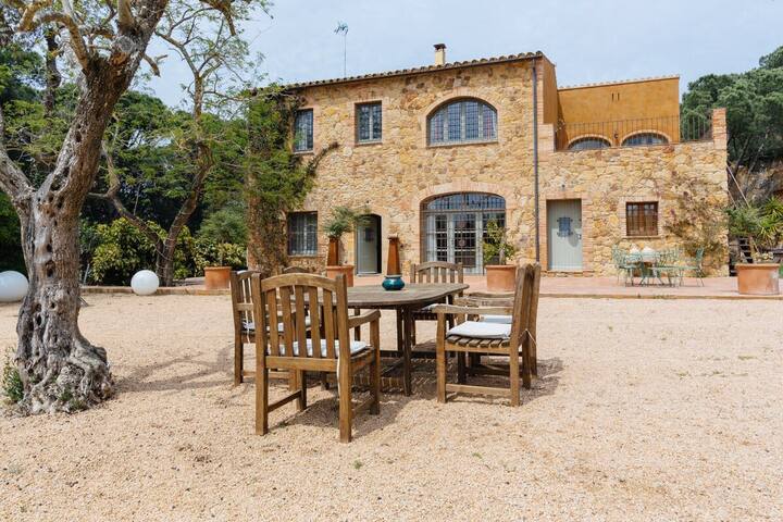 LUXURY HOUSE gallery image 3