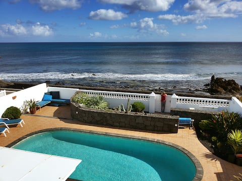 Casa Mila, seafront villa with pool Punta Mujeres