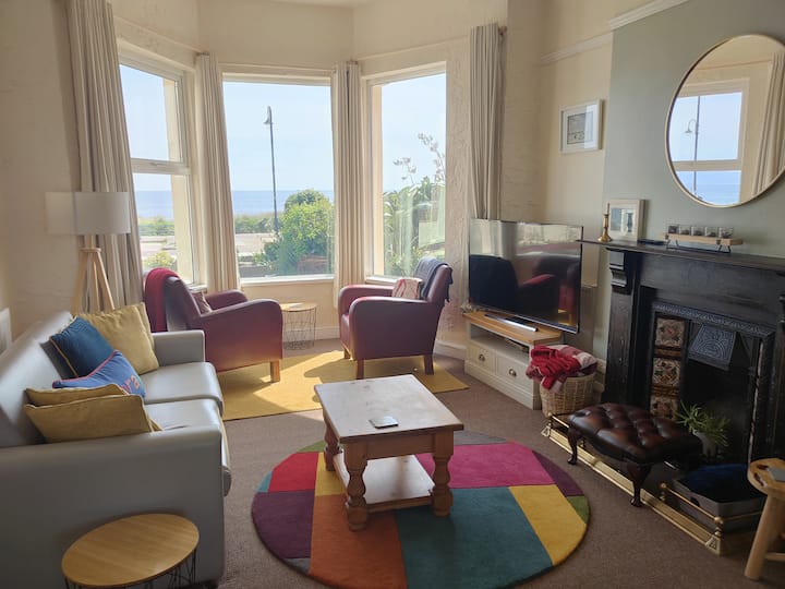 Pwllheli Sea-front, Pet Friendly, Ground Floor - North Wales