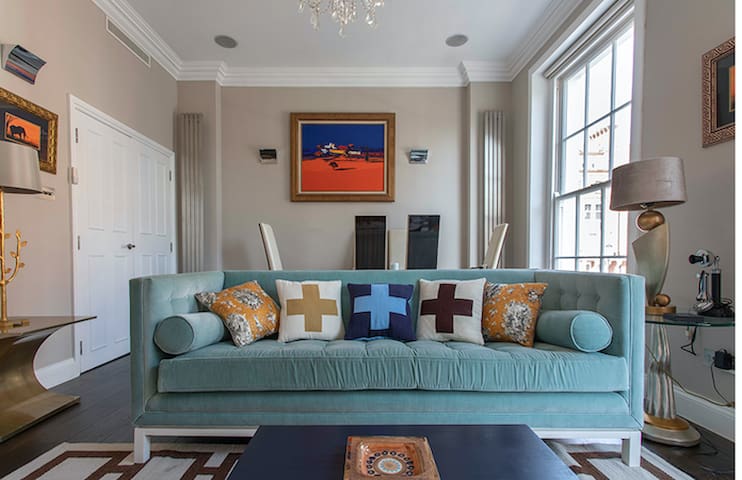 Elegant Knightsbridge Townhouse close to Harrods