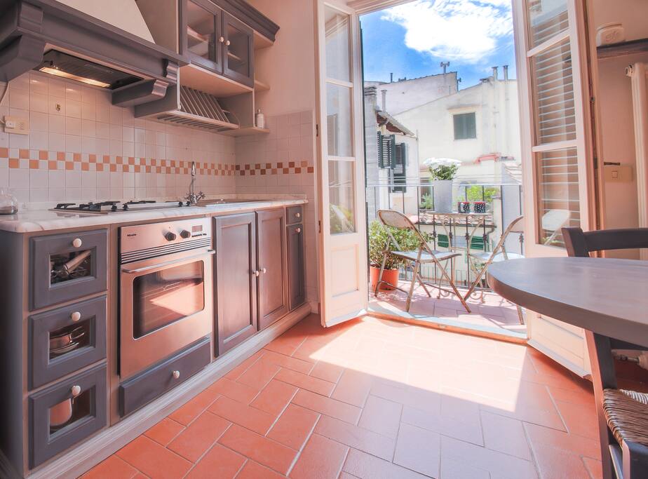 Kitchen with balcony