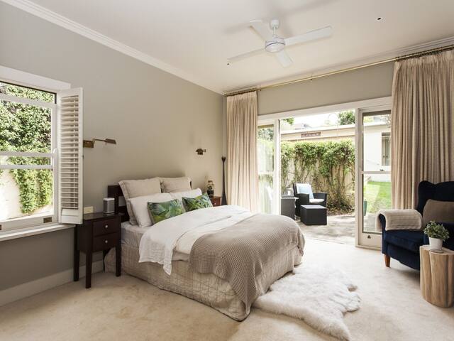 Luxury family home, walk to beach gallery image 5