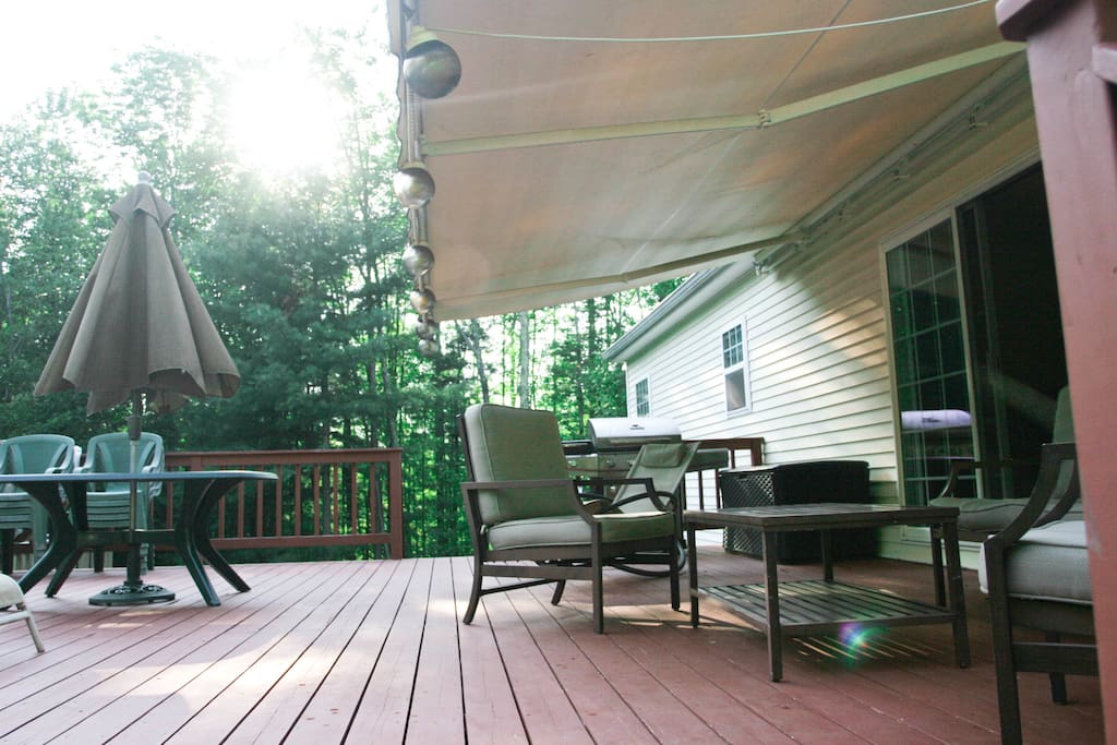 Deck with sliding doors
