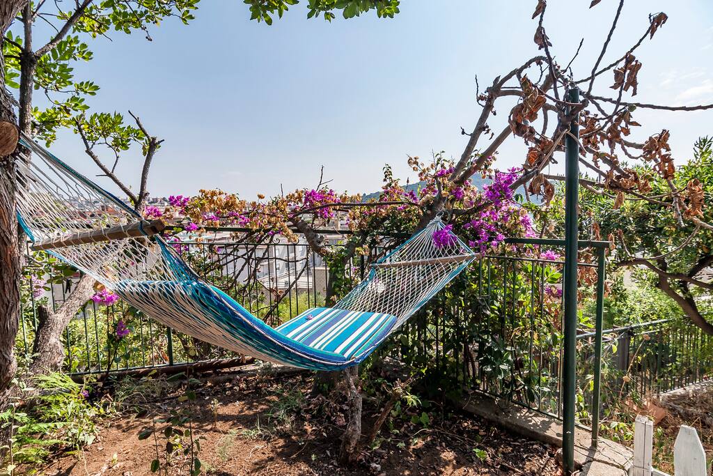 Relax in warm weather on sea view