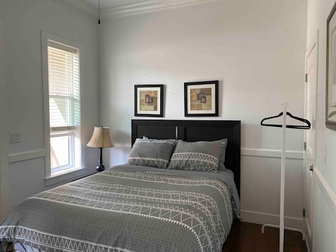 Successful Airbnb property: Entire suite separate entrance in Fleetwood