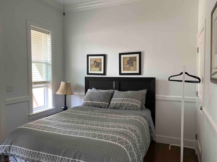 Entire Suite Separate Entrance - Surrey