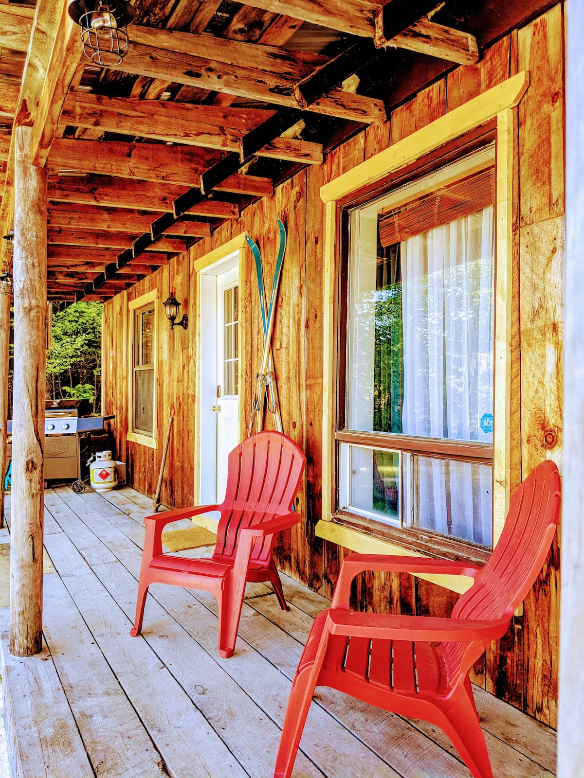 Rustic Retreat — Hot Tub, Sauna & Wood Fireplace