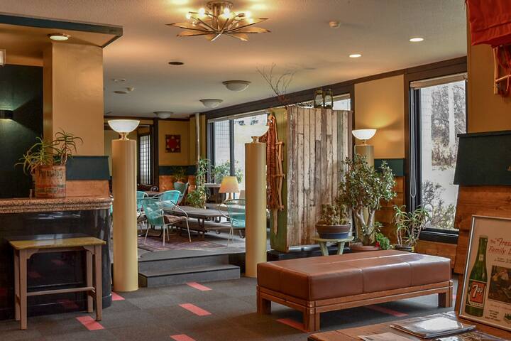 小鳥のさえずりで朝を迎えられる森の中のホテル Resorts For Rent In Otari Kitaazumi District Nagano Japan