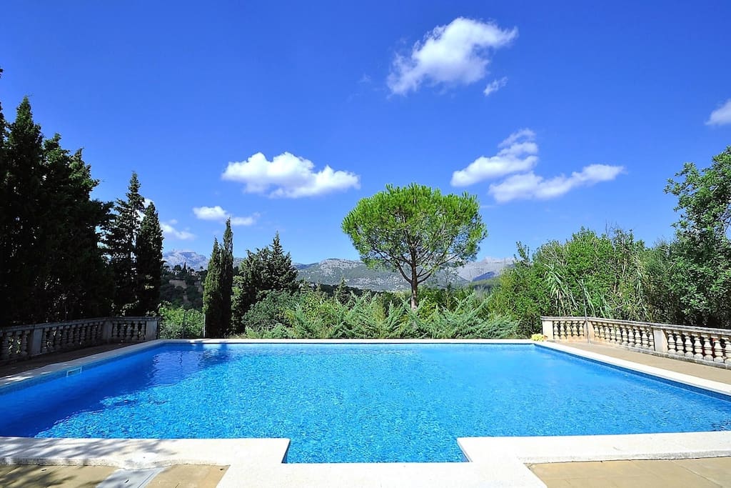 Swimming pool view to the mountains