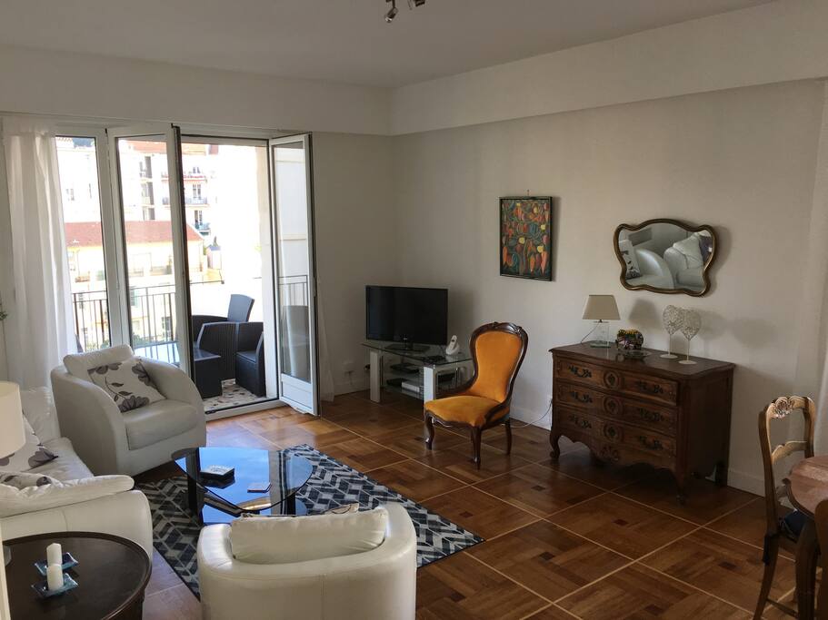 Spacious living room opening unto large terrace facing west