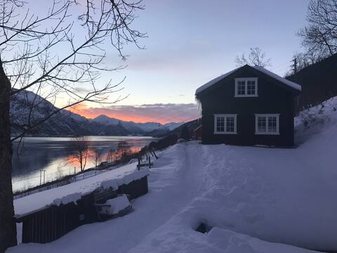 Mariontunet - Cozy Log House Isfjorden-Romsdal.