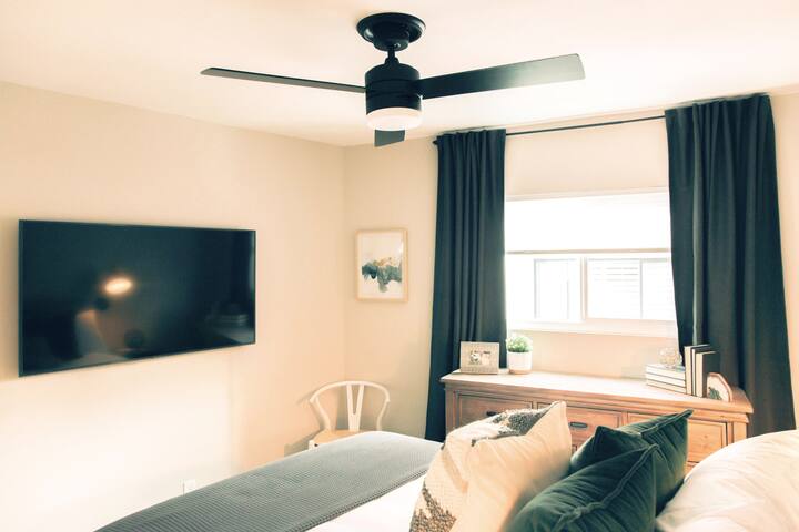 Modern Home – Steps from the Sand – 2 Car Garage gallery image 4