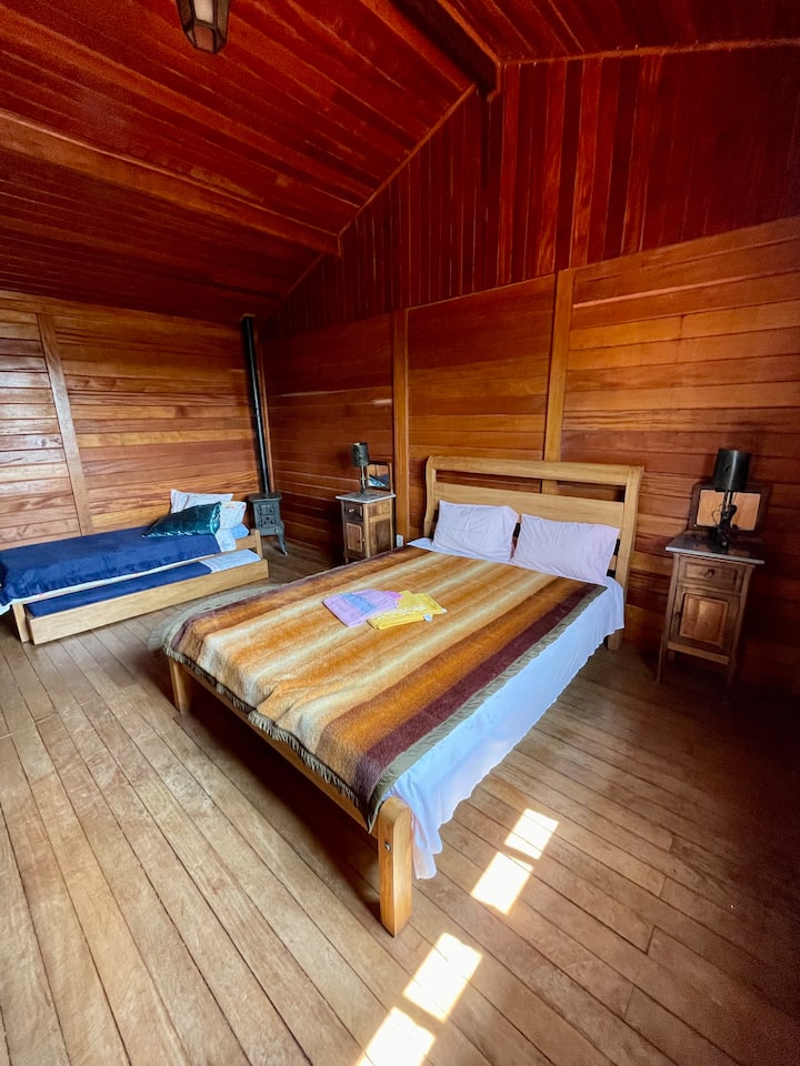 Dhomë gjumi 1 (suitë) me 1 krevat dopio dhe 1 krevat dopio